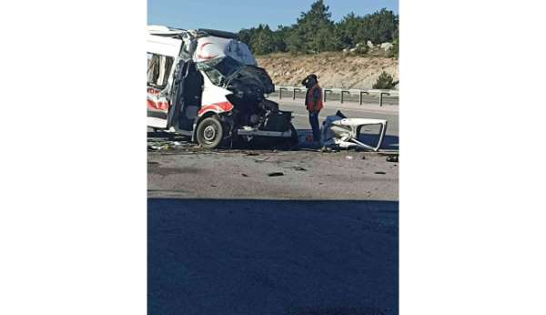 Kütahya'da trafik kazası: 1 ölü, 4 yaralı