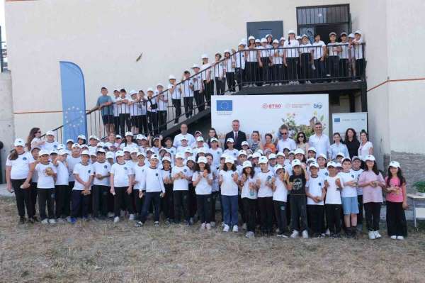 Minik öğrenciler fide dikerek doğa bilinci kazandı