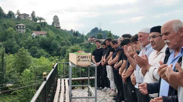Rize'deki feci kazada hayatını kaybeden kadın toprağa verildi
