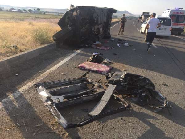 Ağrı'da trafik kazası: 3 ölü, 6 yaralı