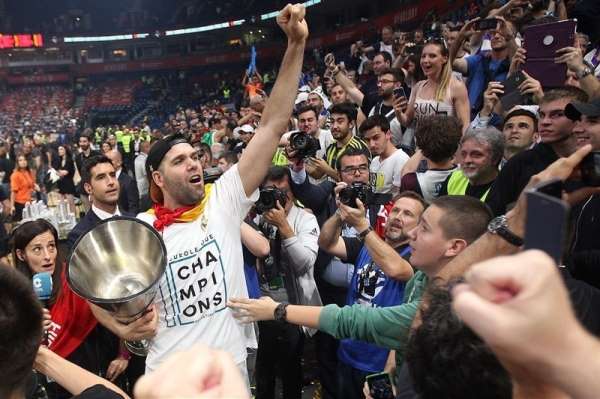 Real Madrid, 40 yaşındaki Felipe Reyes'in sözleşmesini uzattı
