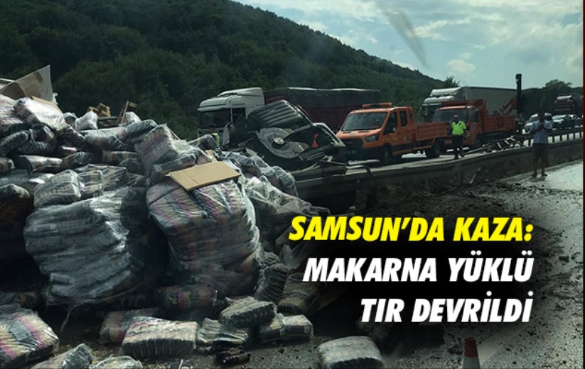 Samsun'da kaza: Makarna yüklü tır devrildi