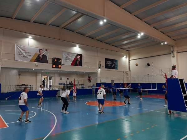 Buharkent'te 'Kentin Çocukları' voleybol turnuvasında ilk düdük çaldı