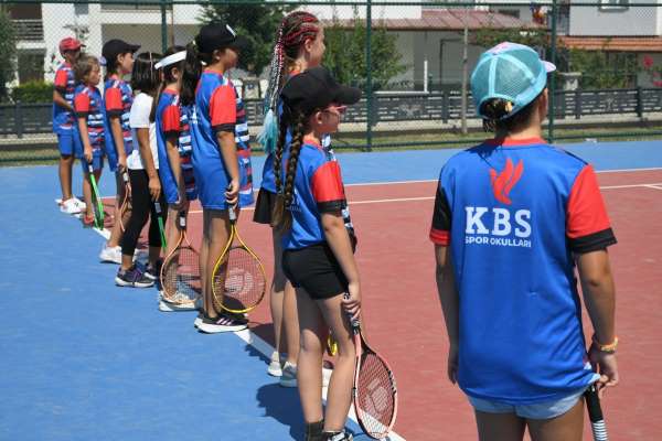 Kuşadası Belediyesi'nden geleceğin sporcularına ücretsiz eğitim desteği