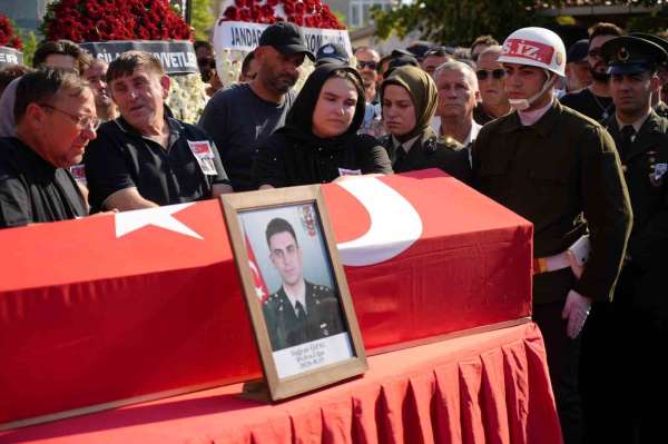 Şehit Üsteğmen Tuğrul Özsu, Edirne'de son yolculuğuna uğurlandı