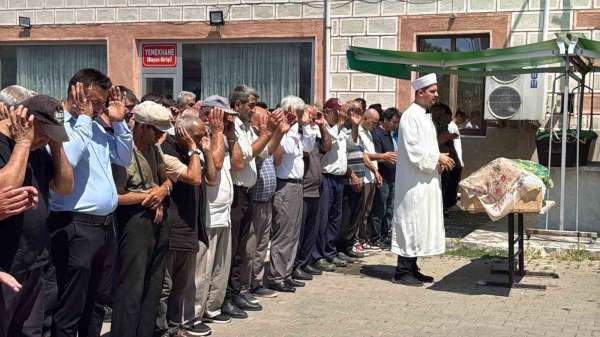 Trafik kazasında hayatını kaybeden çift son yolculuğuna uğurlandı