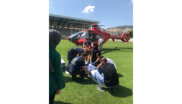 Doğumda fenalaşan annenin yardımına ambulans helikopter yetişti