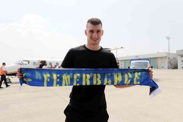 Dominik Livakovic, Fenerbahçe için İstanbul'da