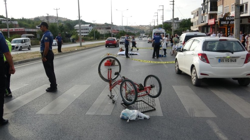 Bisikletle yolun karşısına geçerken otomobilin çarptığı kadın hayatını kaybetti