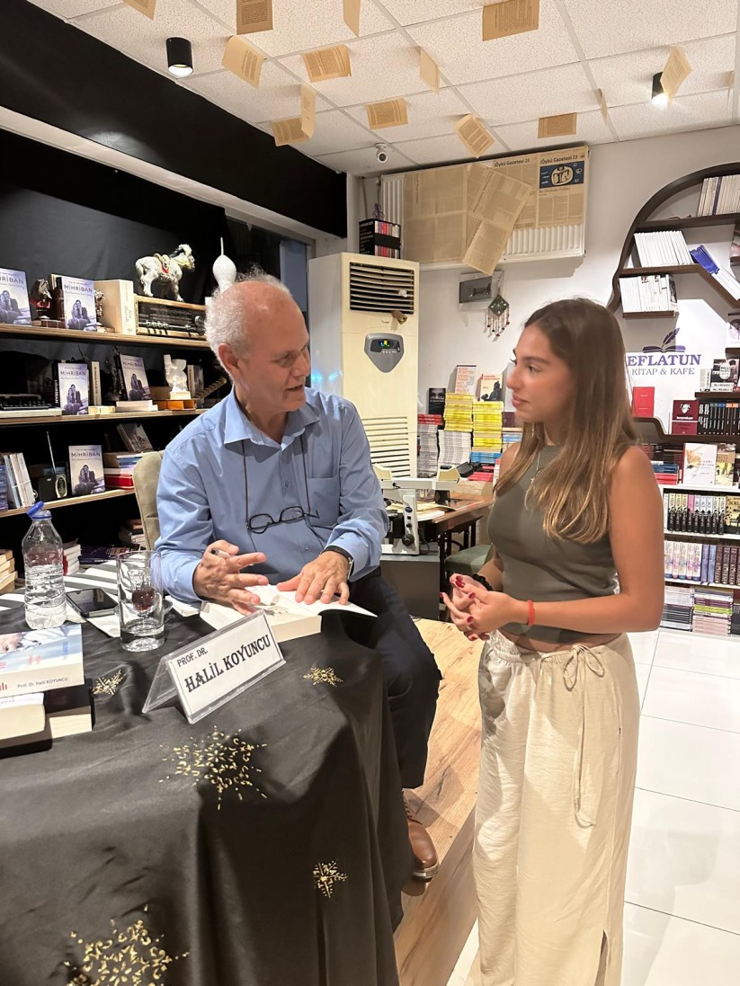 Prof. Dr. Halil Koyuncu'dan İmza Etkinliği