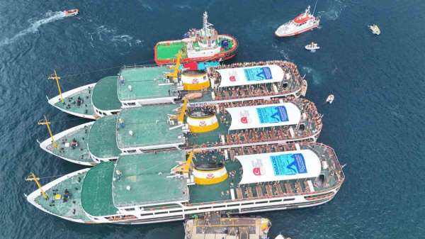 Binlerce yüzücü 37. Boğaziçi Kıtalararası Yüzme Yarışı'nda kıtaları birleştirdi