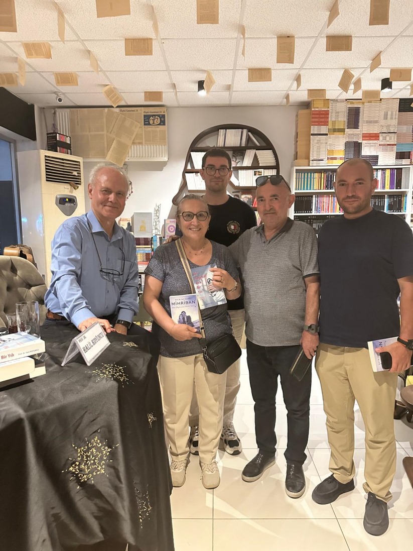 Prof. Dr. Halil Koyuncu'dan İmza Etkinliği