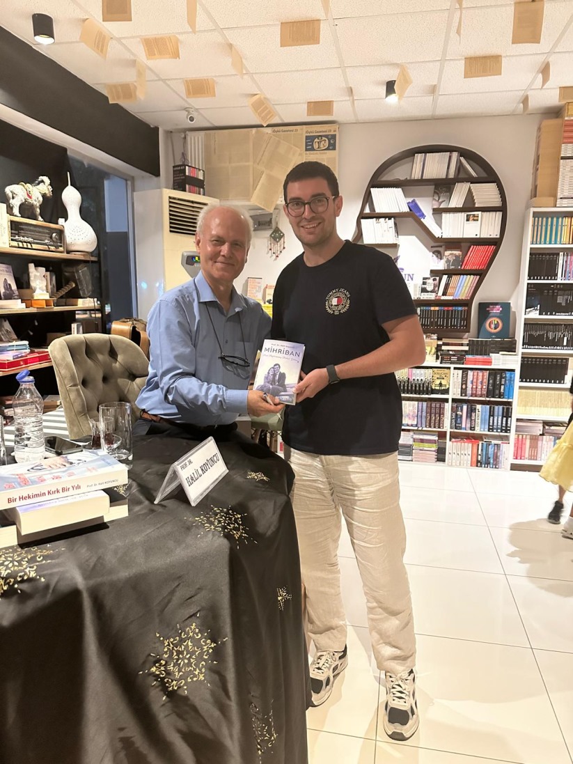 Prof. Dr. Halil Koyuncu'dan İmza Etkinliği