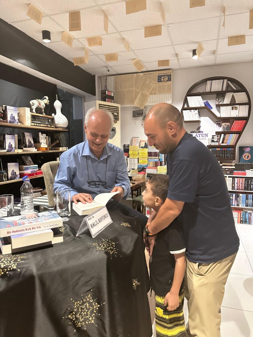 Prof. Dr. Halil Koyuncu'dan İmza Etkinliği
