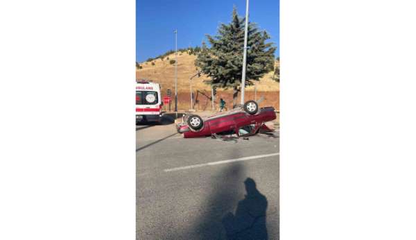 Elazığ'da kaza yapan Tofaş takla attı: 3'ü çocuk 7 yaralı