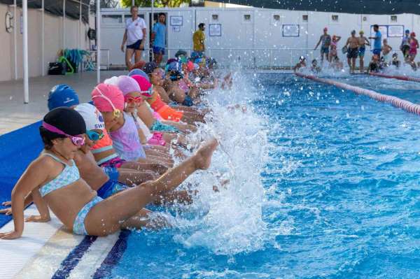 Mersin'de yüzme kurslarından bin 330 kişi faydalandı