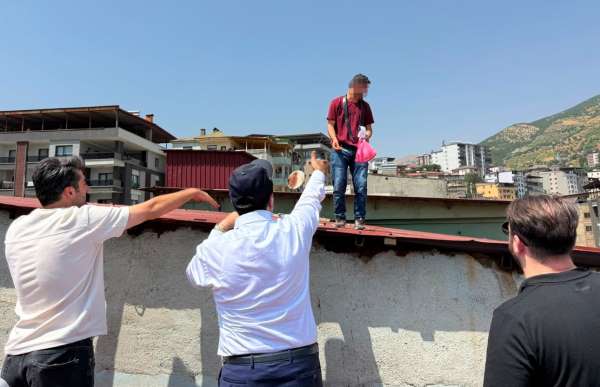 Türkiye'yi gezen 'İntiharkolik' yine sahnede: 242'nci intihar girişimini Şemdinli'de denedi