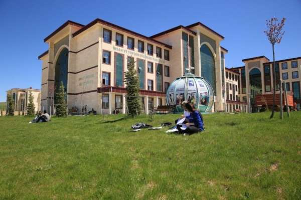 Bayburt Üniversitesi lisansüstü programlarına yoğun ilgi 
