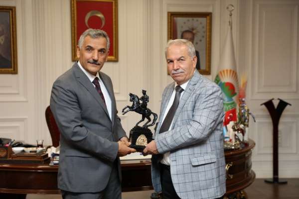 Başkan Demirtaş, eski Samsun Valisi Kaymak'a projeleri anlattı