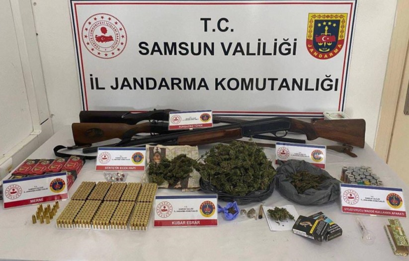 Samsun'da jandarma uyuşturucu ve silah ele geçirdi