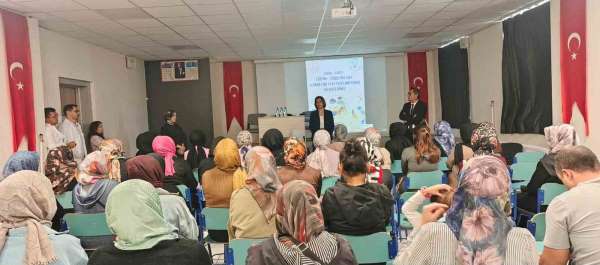 Altıntaş'ta 8. sınıf velileriyle eğitim ve sınav hazırlıkları değerlendirildi