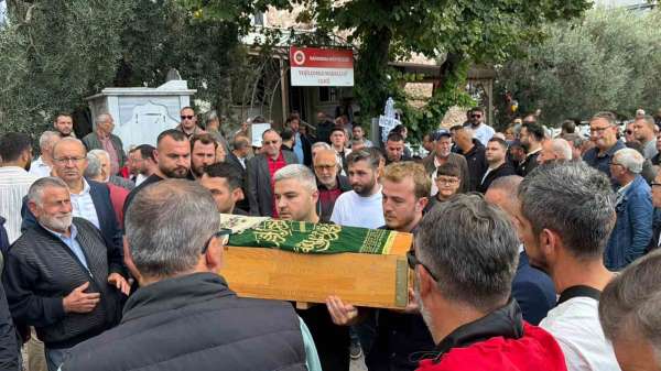 Kazada hayatını kaybeden hamile anne, 3 yaşındaki kızı ve bebeği toprağa verildi