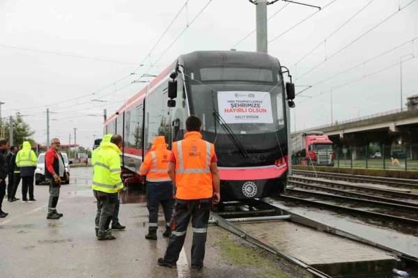 Samsun raylarında filo büyüyor: Üçüncü yeni tramvay da geldi