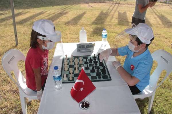 Alanya'da 29 Ekim coşkusu satranç turnuvasıyla başladı 