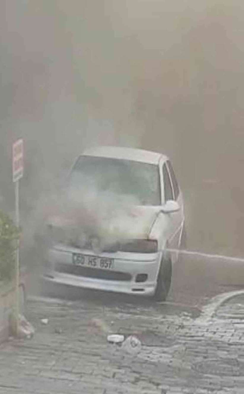 Park halindeki otomobilde yangın