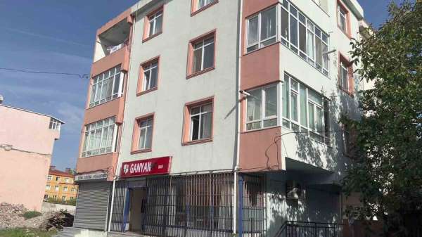 Arnavutköy'de öfkeli koca dehşet saçtı: Boşanma aşamasındaki eşini ve erkek arkadaşını bıçakladı