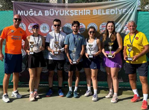 Büyükşehir Belediyesi 6. Geleneksel Cumhuriyet Kupası Karma Tenis Turnuvası Dalaman'da yapıldı