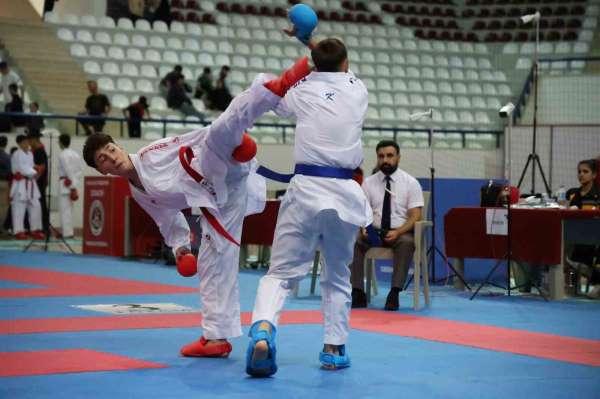 51 İlden bin 200 sporcu Elazığ'da karate için buluştu