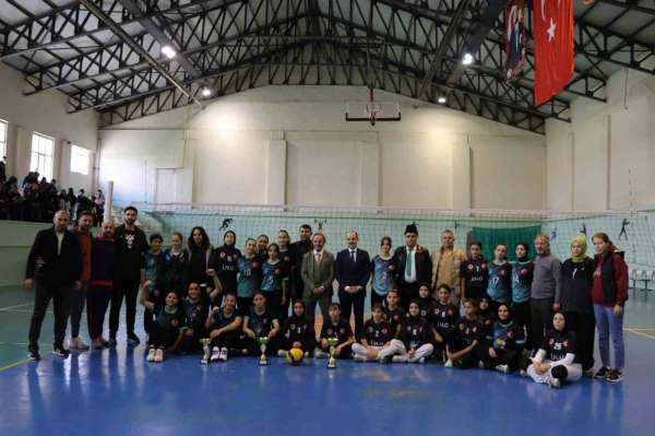 Mehmet Akif Ortaokulu ilçe şampiyonu oldu