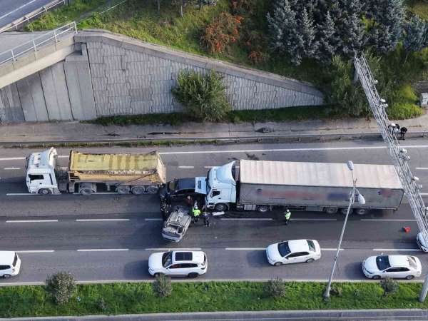 Bağcılar'da zincirleme kaza: 2 yaralı