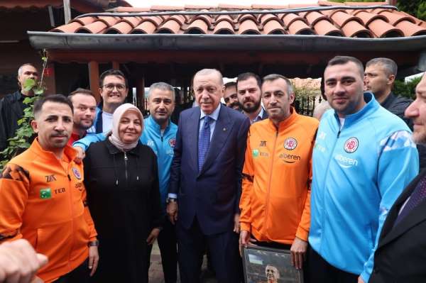 Cumhurbaşkanı Erdoğan, İstanbul Kastamonuspor yönetimini kabul etti