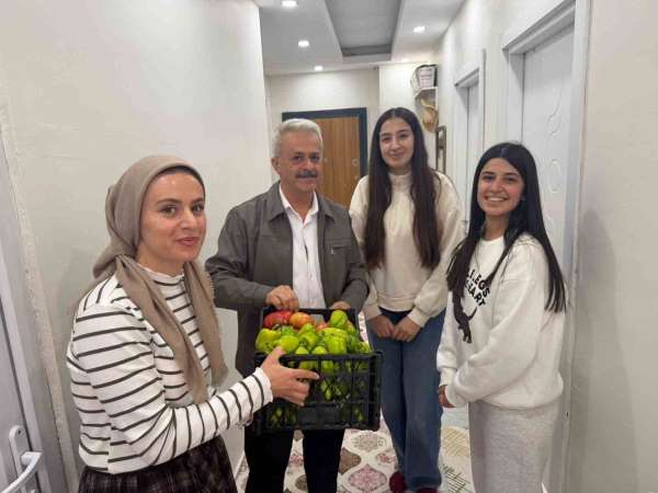 Sason'da kütüphane bahçesinde yetiştirilen sebzeler şehit aileleri ve ihtiyaç sahiplerine ulaştırıldı
