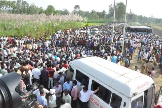 Hindistan'da otobüs kazası: 28 ölü