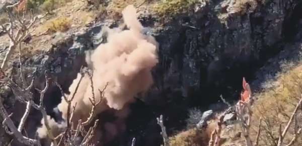 Bitlis'te teröristlerce saklanmak için kullanılan 3 mağara imha edildi 