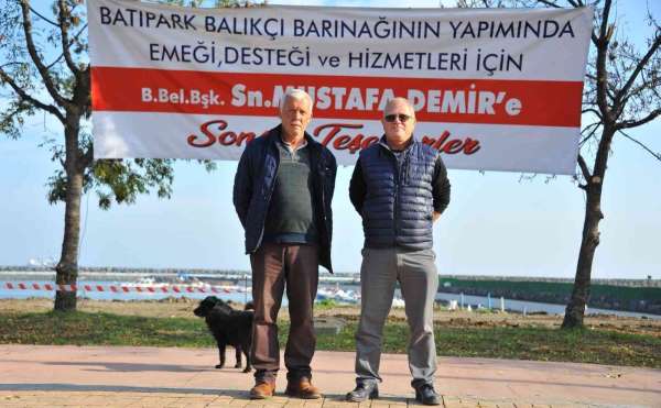 Olta balıkçılarından Başkan Demir'e pankartlı teşekkür
