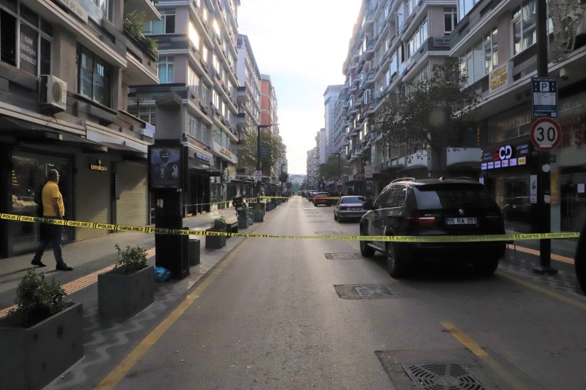 Samsun'un İstiklal Caddesi'ndeki şüpheli çanta fünye ile patlatıldı