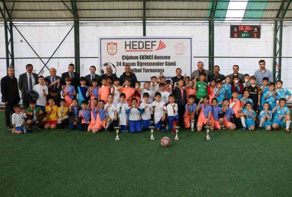 Vefat eden öğretmen anısına futbol turnuvası - Sivas haber