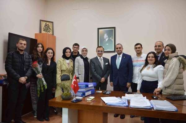 AK Parti İstanbul Milletvekili Dr. Sevan Sıvacıoğlu, Öğretmenler Günü'nde Yeni Yüzyıl Üniversitesini ziyaret e