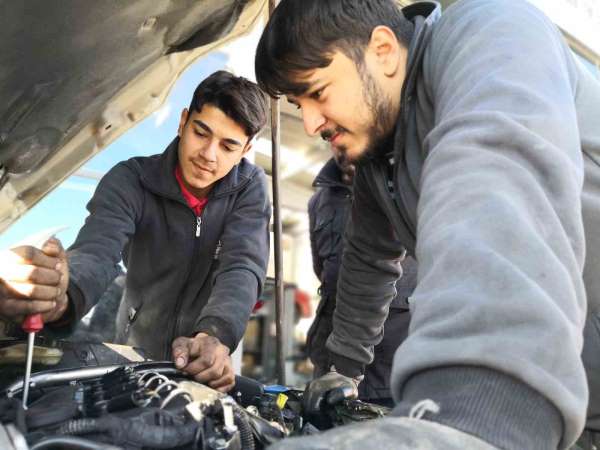 Aksaray'da havaların soğumasıyla sanayide araç yoğunluğu yaşanıyor