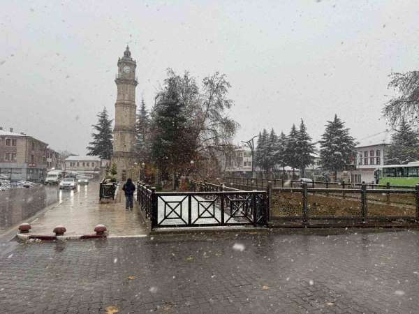 1650 rakımlı Çamlıbel Geçidi'nde kar ve tipi etkili oldu