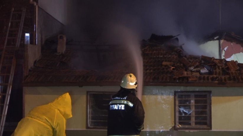 Samsun'da tek katlı ev alevlere teslim oldu