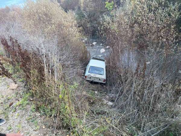 Amasya'da otomobil çayın kıyısına uçtu