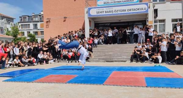 Dünya şampiyonu öğretmen 'uçarak' ders işliyor, öğrenciler onun gibi olmak istiyor