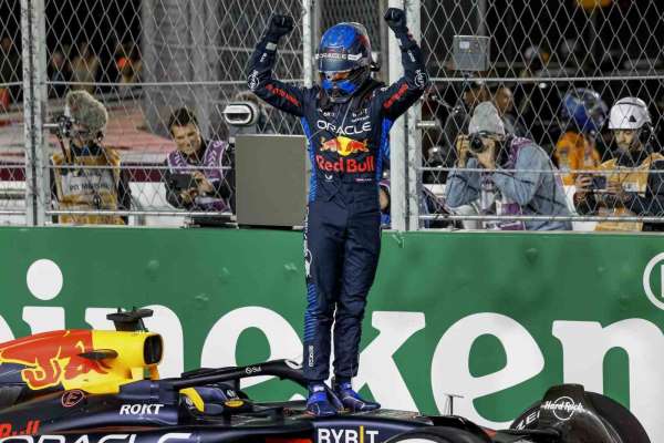 Formula 1'de Max Verstappen üst üste 4. kez şampiyon