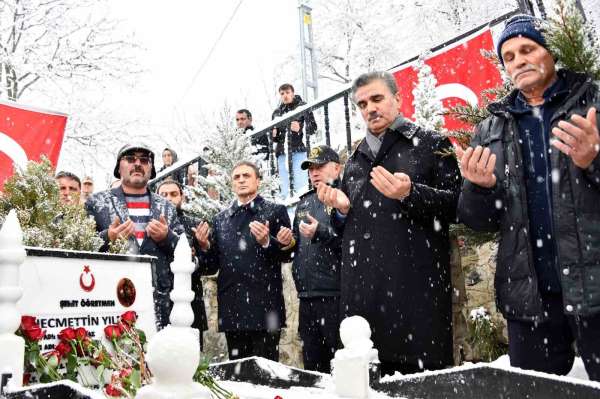 Şehit Öğretmen Necmettin Yılmaz Öğretmenler Günü'nde kabri başında anıldı