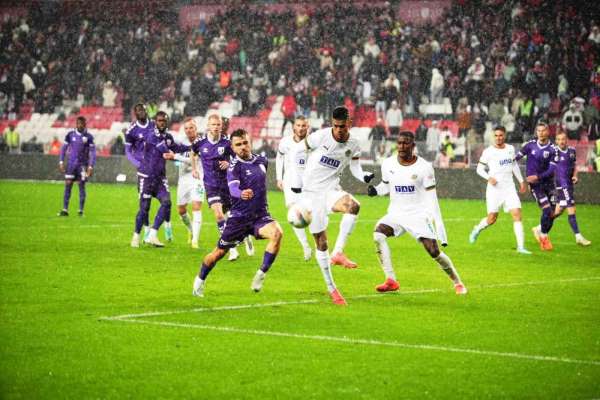 Trendyol Süper Lig: Samsunspor: 1 - Alanyaspor: 1